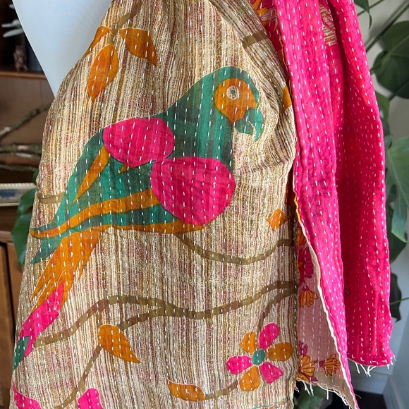 Kantha Vibrant Pink Multicolor Bird Scarf Wrap Shrug or Table Runner Decor - Picture 4 of 15